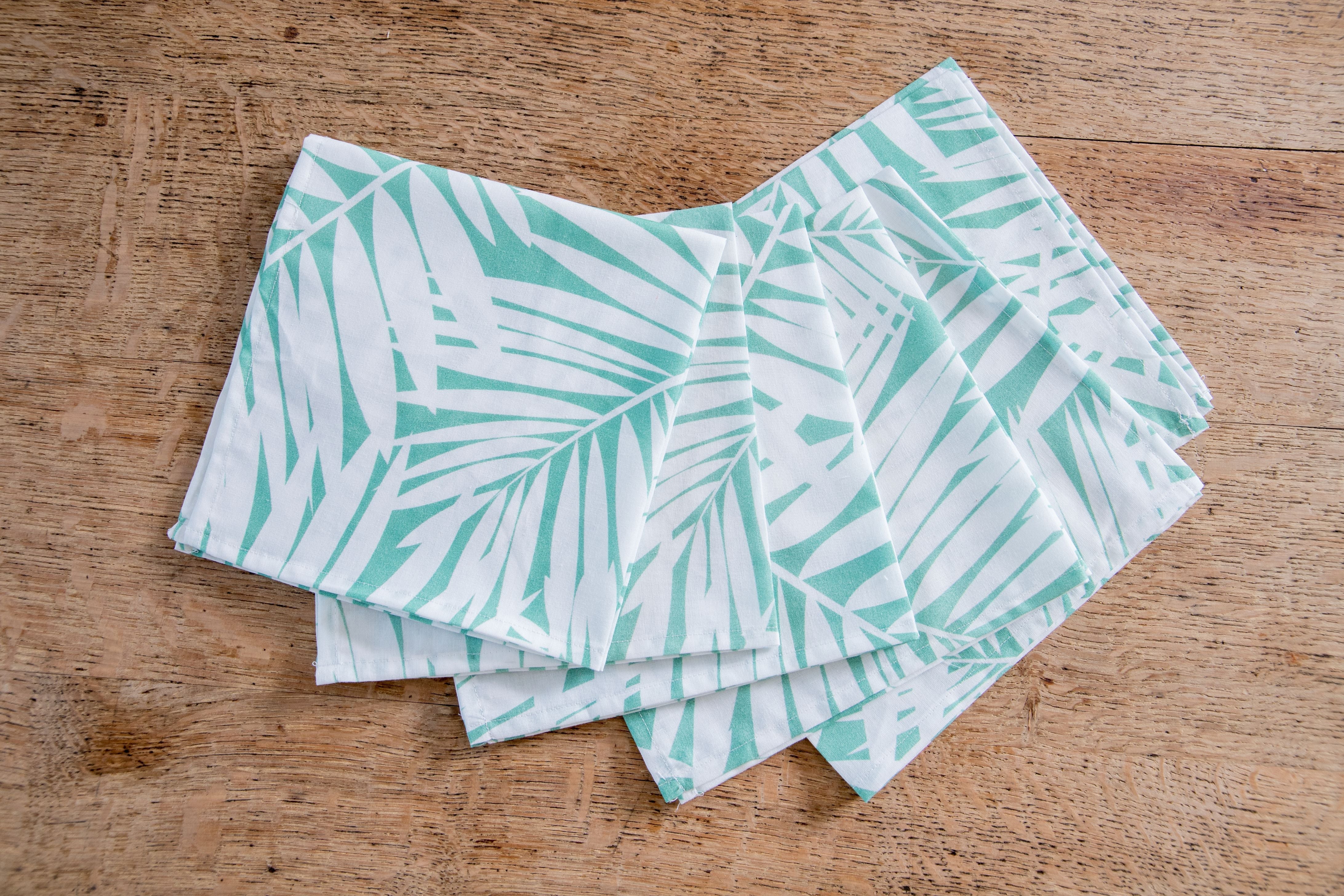 Set di 6 tovaglioli da tavola in stoffa 45 x 45 CM cotone stampa digitale dai colori vivi ed intensi lavabili in lavatrice made in Italy FELCI VERDI