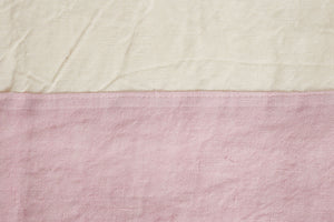 Tovaglia in misto lino con elegante bordo applicato made in italy NATURALE/ROSA PERLA