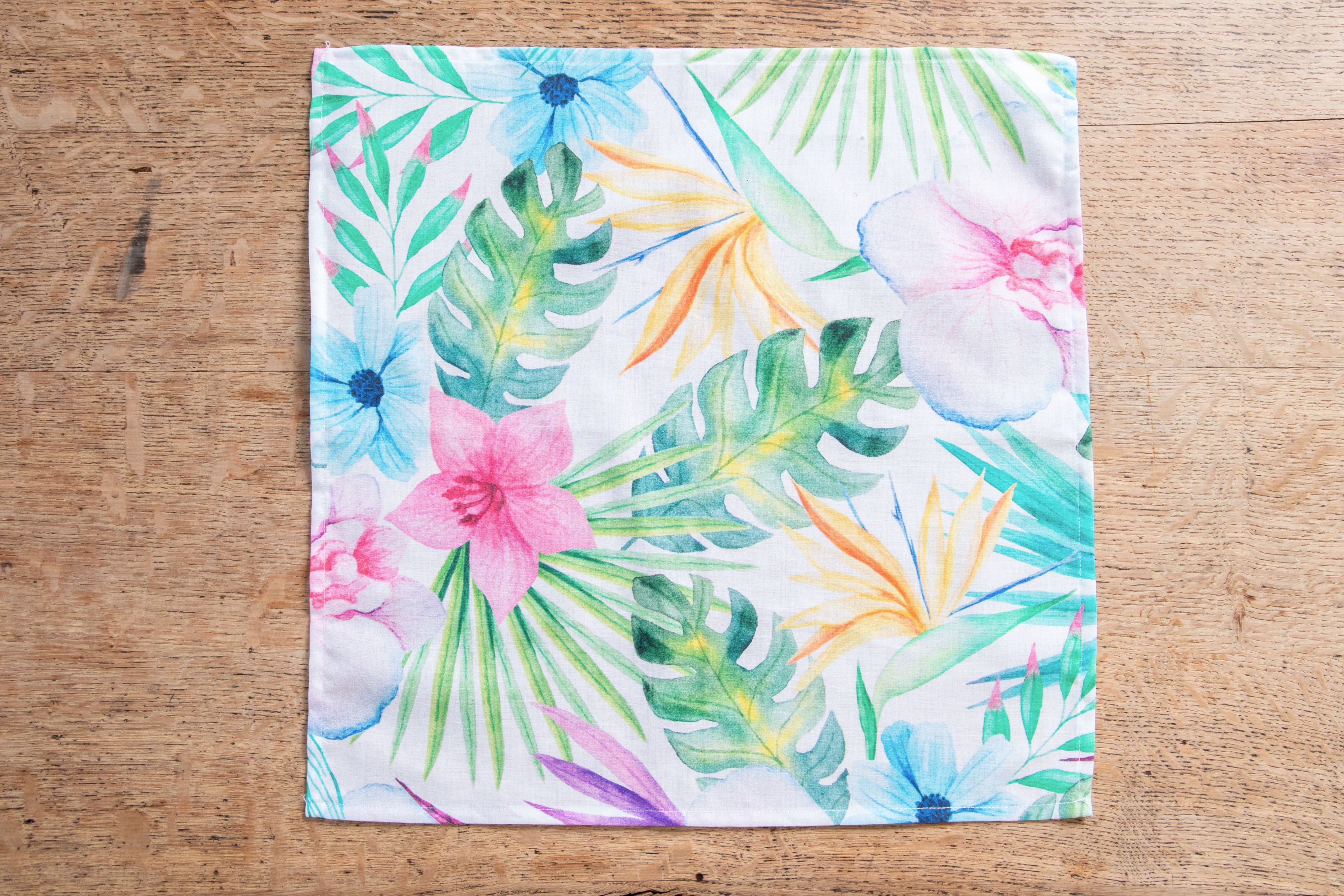 Set di 6 tovaglioli da tavola in stoffa 45 x 45 CM cotone stampa digitale dai colori vivi ed intensi lavabili in lavatrice made in Italy MELANIA
