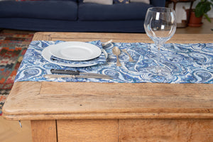 Runner da tavola in 100% cotone stampa digitale dai colori vivi ed intensi lavabile in lavatrice made in Italy PAISLEY BLU