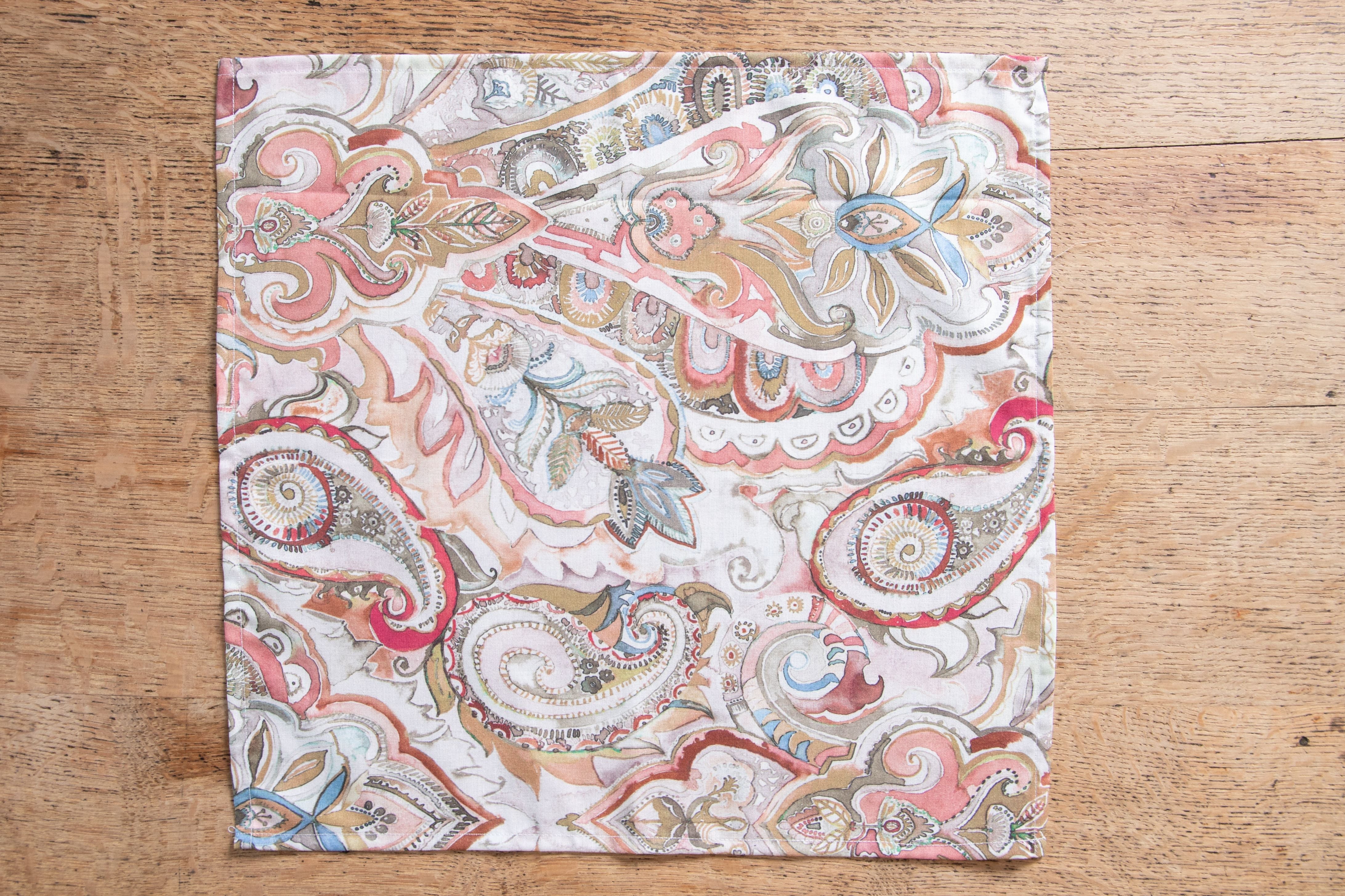 Set di 6 tovaglioli da tavola in stoffa 45 x 45 CM 100% cotone stampa digitale dai colori vivi ed intensi lavabili in lavatrice made in Italy PAISLEY BORDEAUX