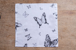 Set di 6 tovaglioli da tavola in stoffa 45 x 45 CM cotone stampa digitale dai colori vivi ed intensi lavabili in lavatrice made in Italy FARFALLE BIANCO NERO
