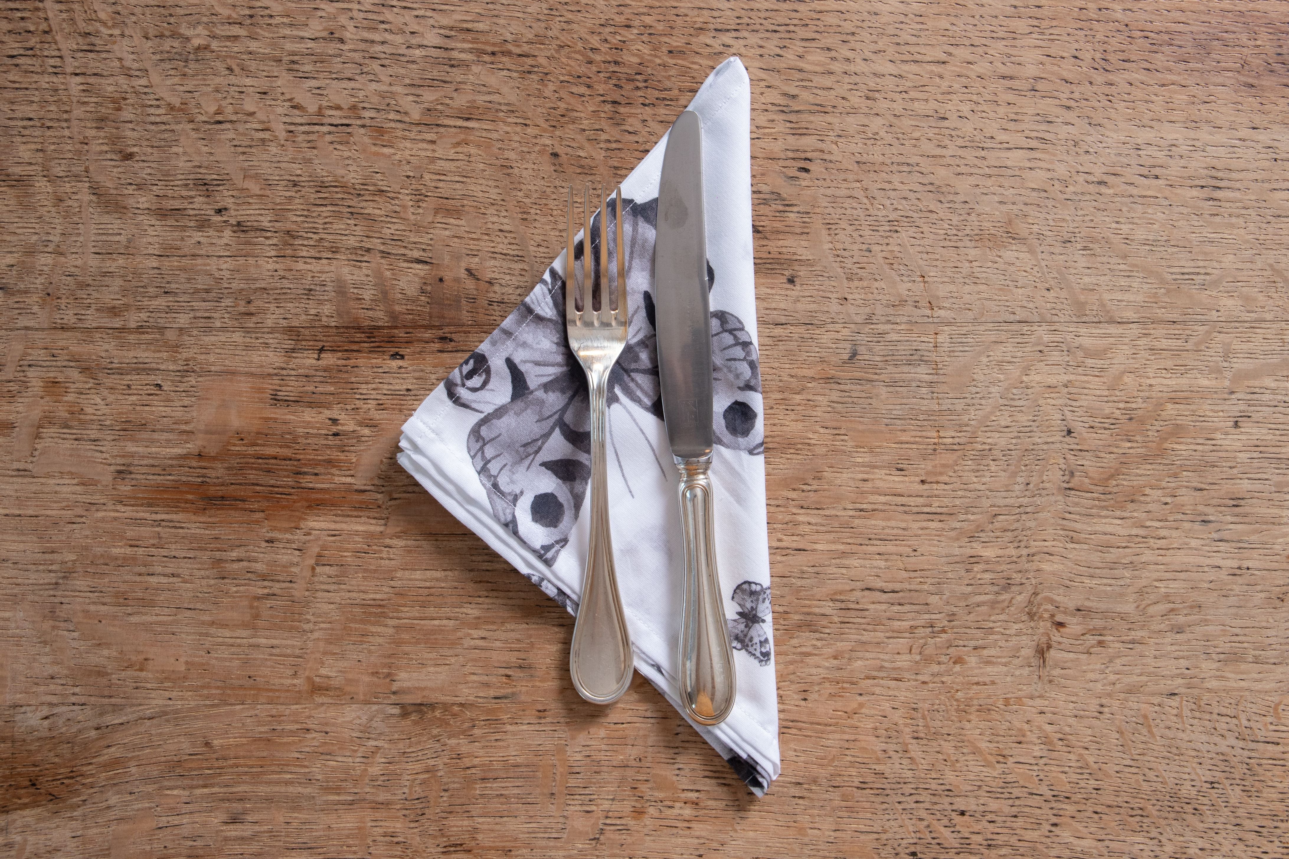 Set di 6 tovaglioli da tavola in stoffa 45 x 45 CM cotone stampa digitale dai colori vivi ed intensi lavabili in lavatrice made in Italy FARFALLE BIANCO NERO