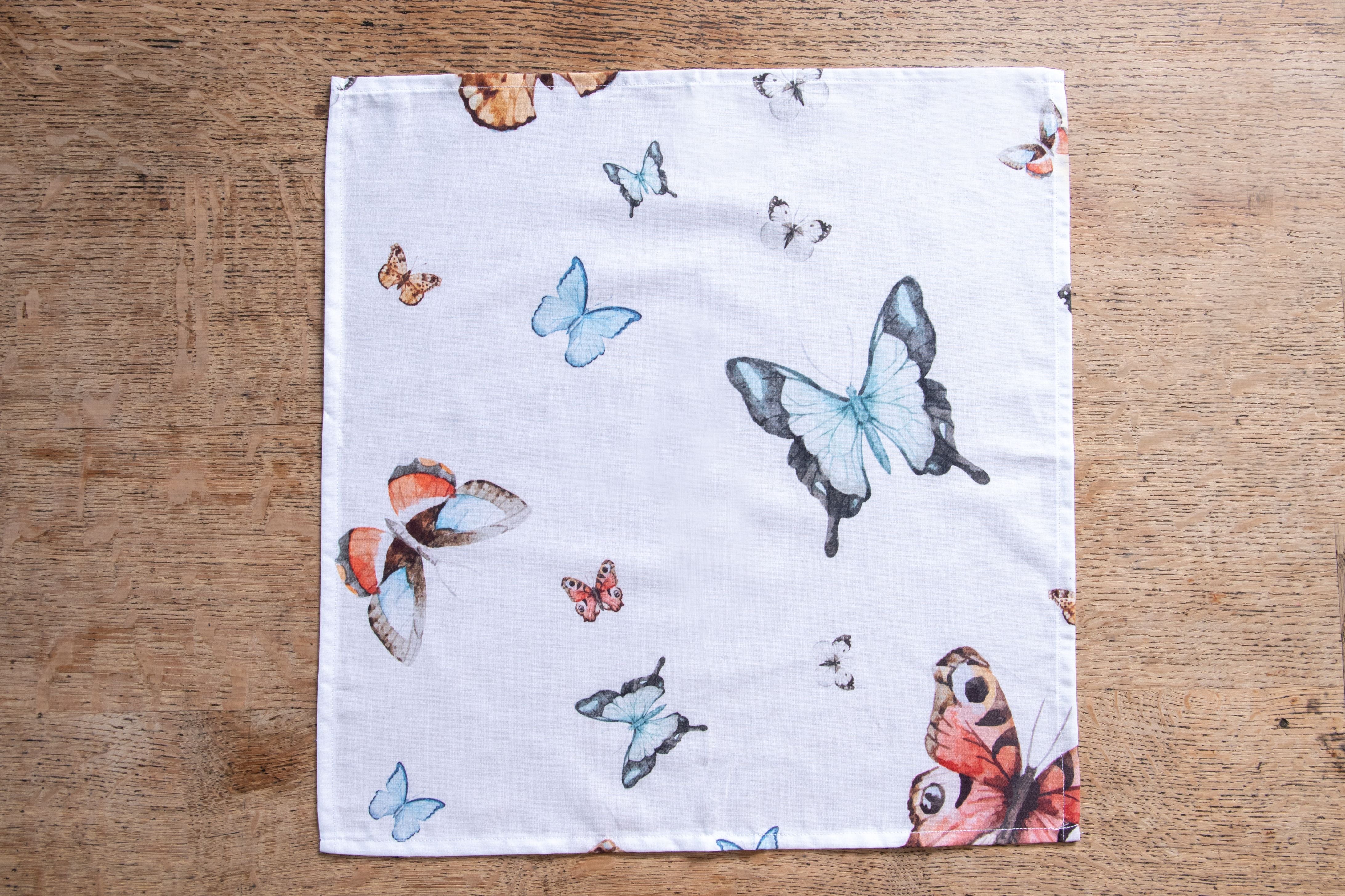 Set di 6 tovaglioli da tavola in stoffa 45 x 45 CM cotone stampa digitale dai colori vivi ed intensi lavabili in lavatrice made in Italy FARFALLE MULTICOLOR