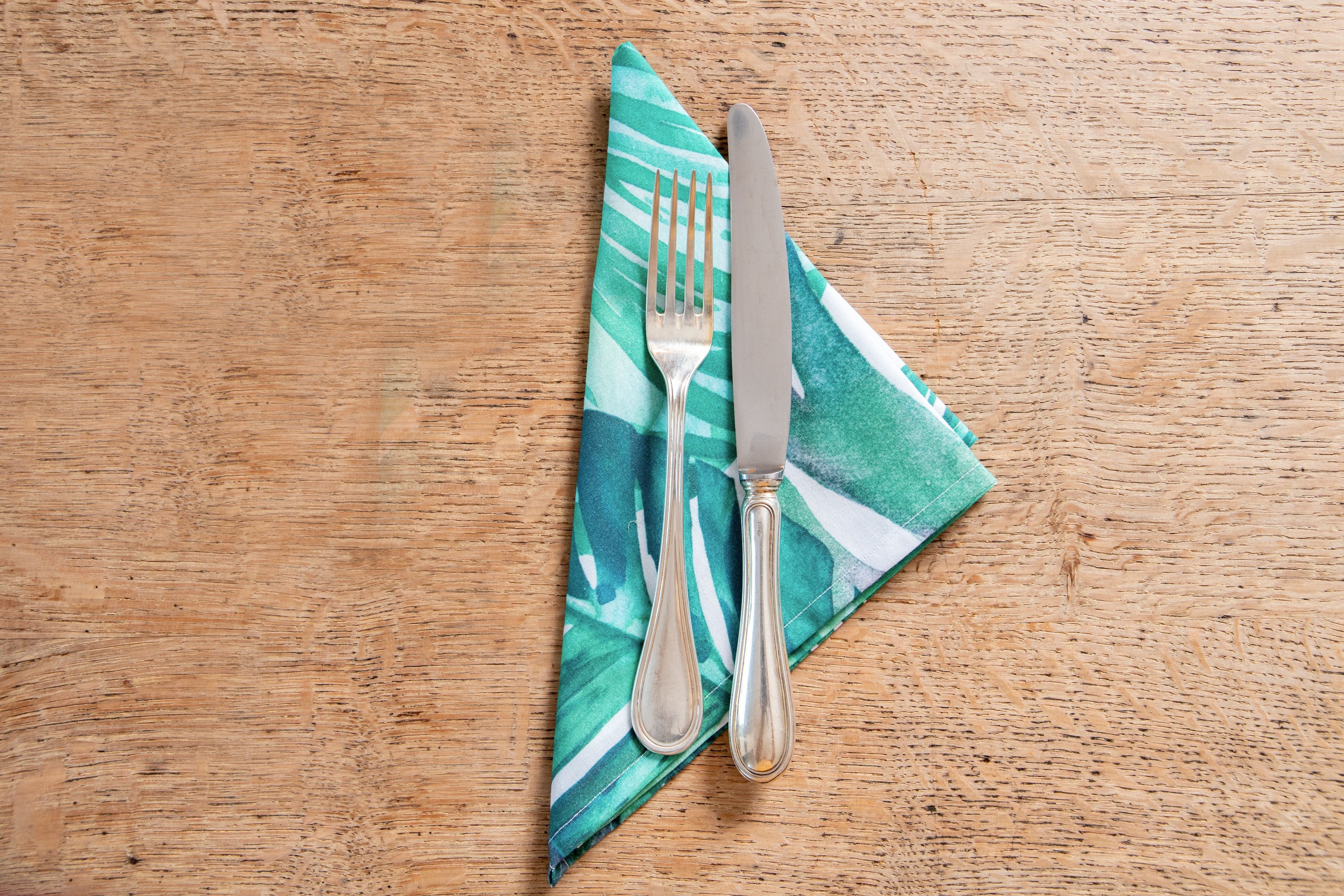 Set di 6 tovaglioli da tavola in stoffa 45 x 45 CM cotone stampa digitale dai colori vivi ed intensi lavabili in lavatrice made in Italy FOGLIE VERDI