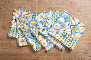 Set di 6 tovaglioli da tavola in stoffa 45 x 45 CM 100% cotone stampa digitale dai colori vivi ed intensi lavabili in lavatrice made in Italy MAIOLICHE SICILIANE
