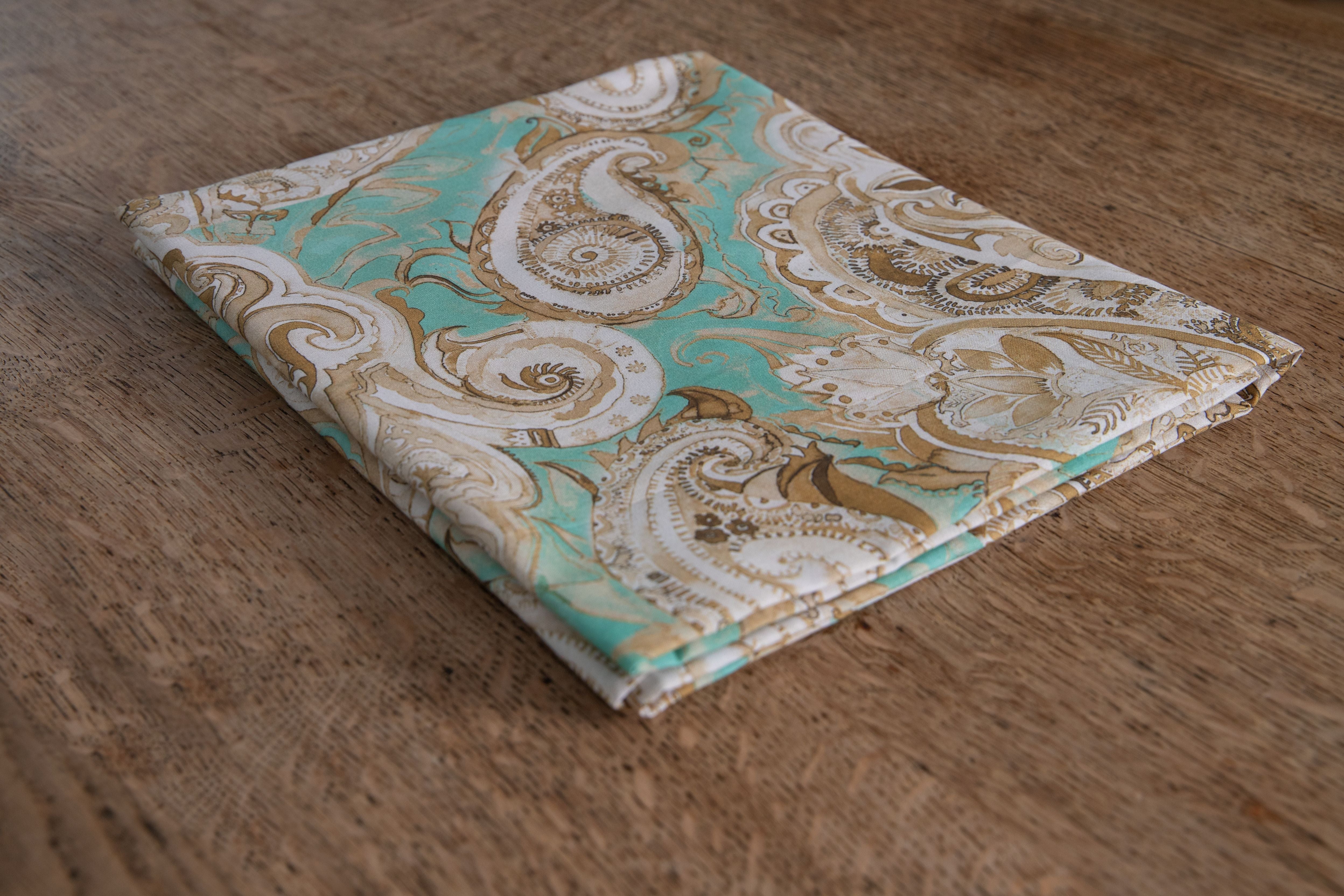 Tovaglia da tavola in 100% cotone stampa digitale dai colori vivi ed intensi lavabile in lavatrice made in Italy PAISLEY VERDE