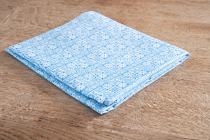 Tovaglia da tavola in 100% cotone stampa digitale dai colori vivi ed intensi lavabile in lavatrice made in Italy  MAIOLICHE QUADRETTI BLU