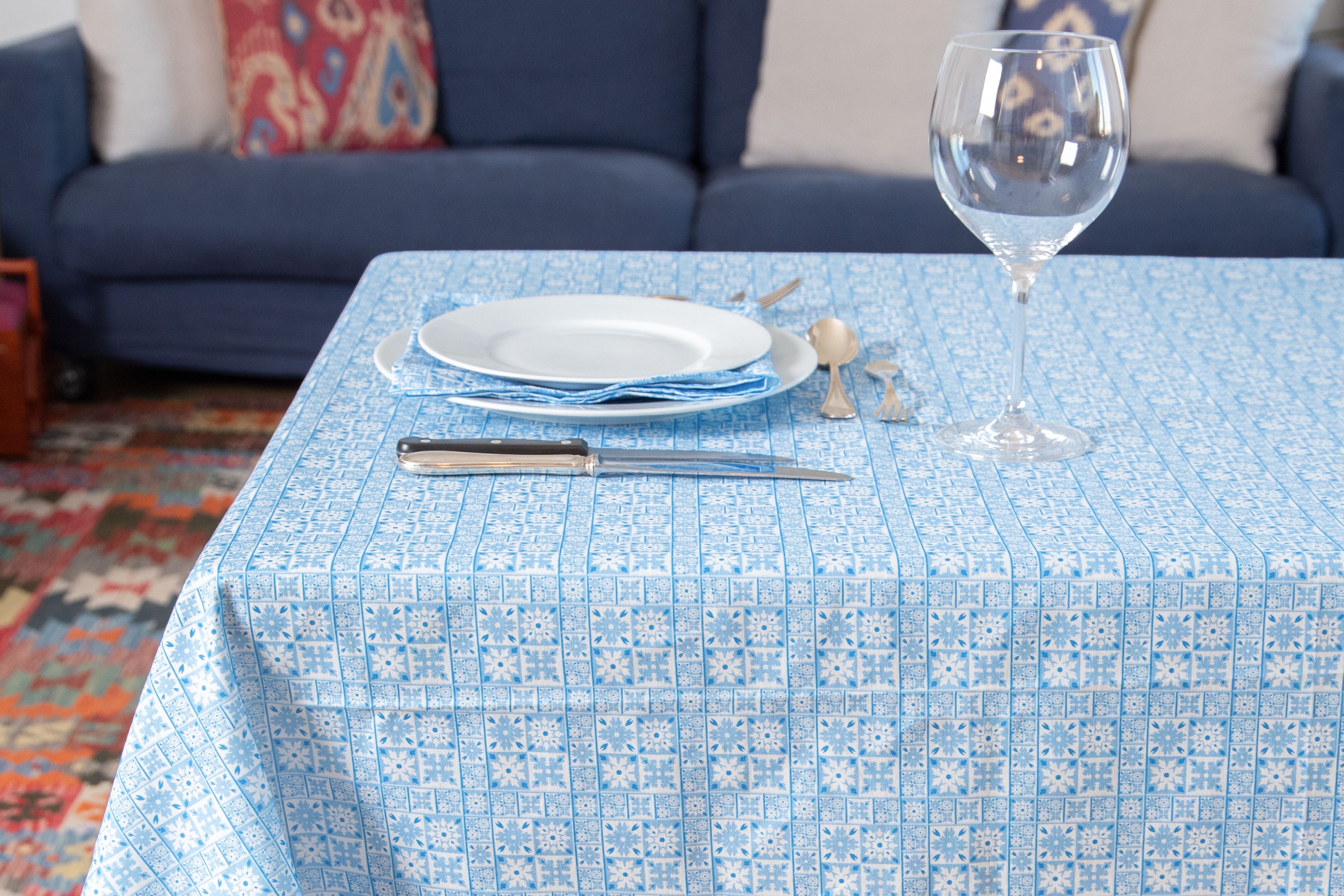 Tovaglia da tavola in 100% cotone stampa digitale dai colori vivi ed intensi lavabile in lavatrice made in Italy  MAIOLICHE QUADRETTI BLU