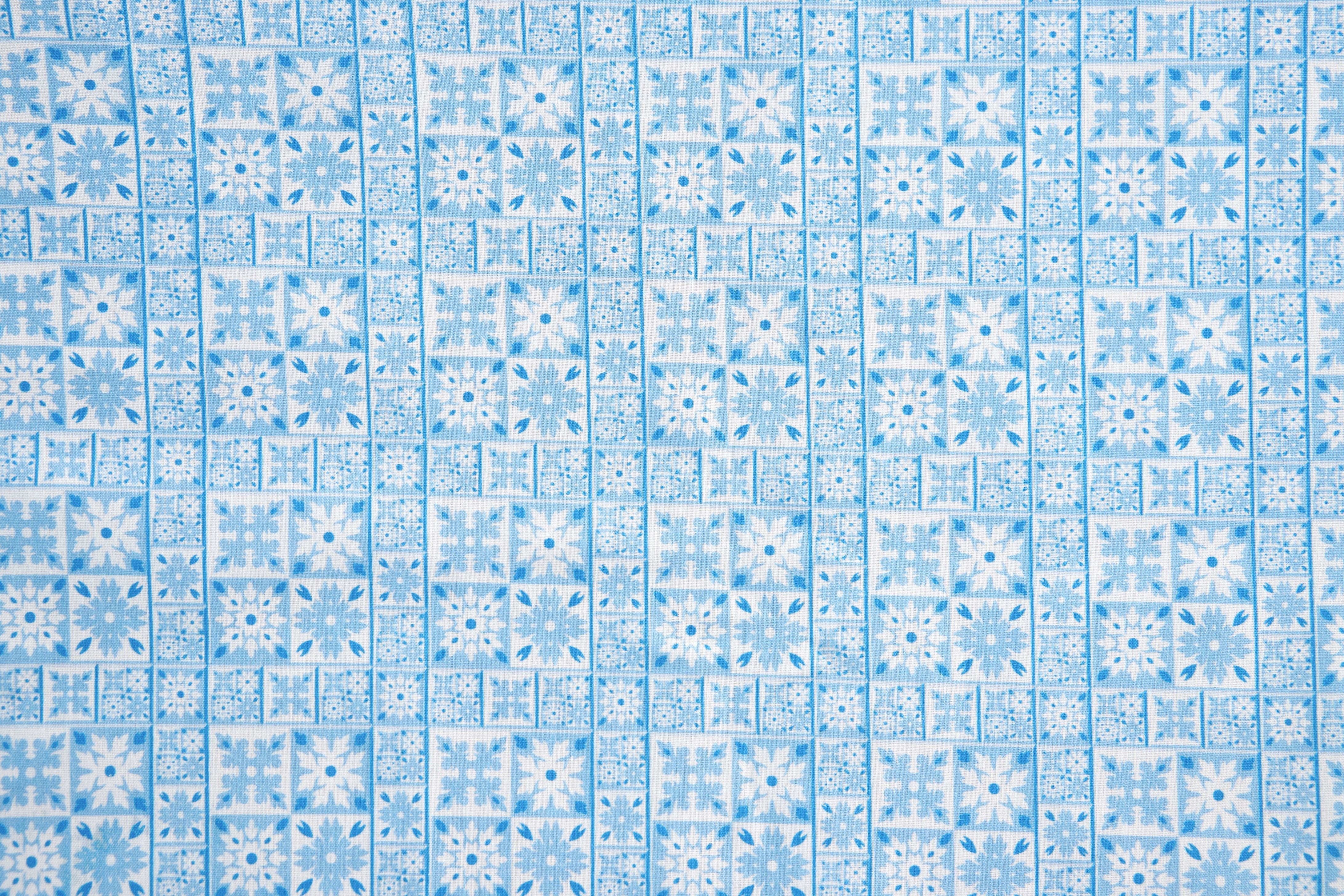 Runner da tavola in 100% cotone stampa digitale dai colori vivi ed intensi lavabile in lavatrice made in Italy MAIOLICHE QUADRETTI BLU